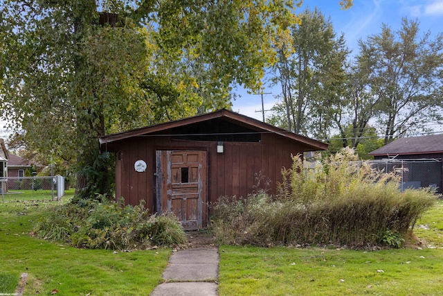 view of outdoor structure featuring a yard