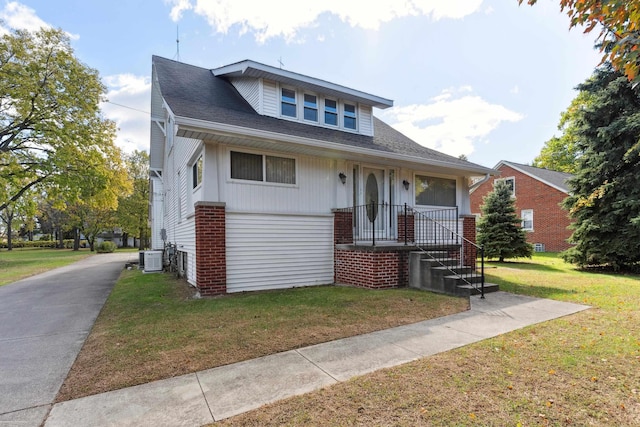 bungalow featuring a front yard