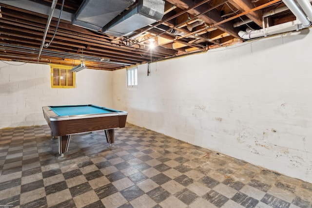 playroom featuring pool table