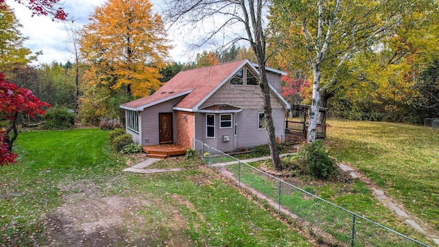 bungalow-style house featuring a front lawn