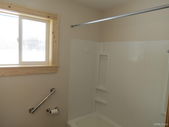 bathroom with shower / bathtub combination