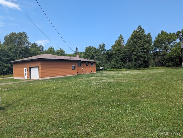 view of yard featuring a garage