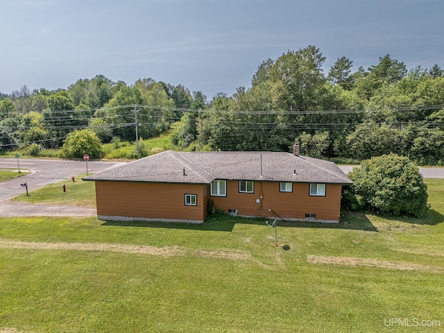 back of house featuring a yard