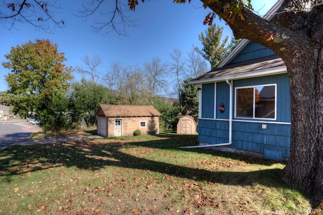 view of side of property featuring a shed and a yard