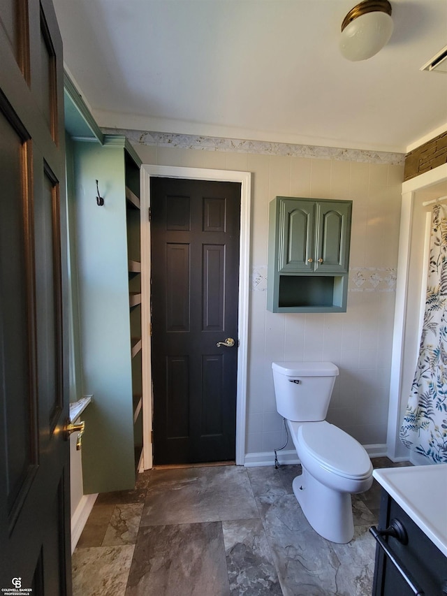 bathroom with vanity, toilet, and a shower with curtain