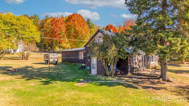 back of house featuring a lawn