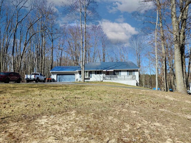 5206 Wolf Ln, Farwell, MI 48622 - single story home featuring an attached garage and a front yard