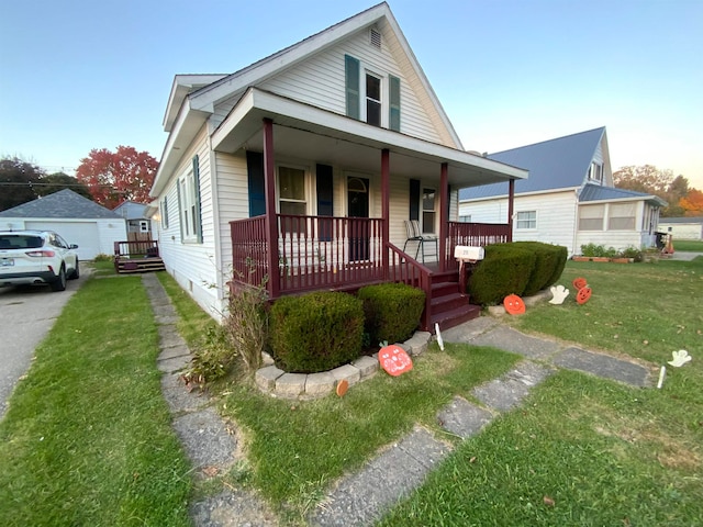 view of front of house featuring a porch and a front lawn