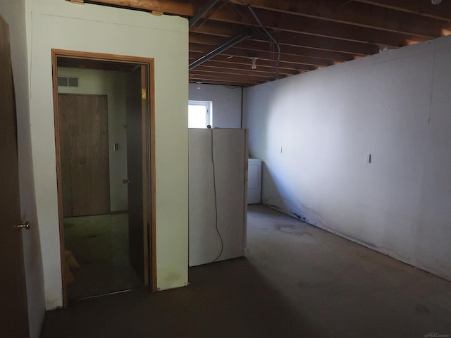 basement with washer / dryer