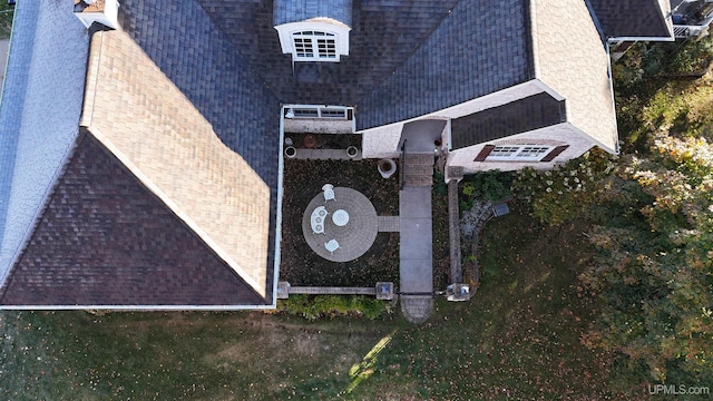 view of exterior details