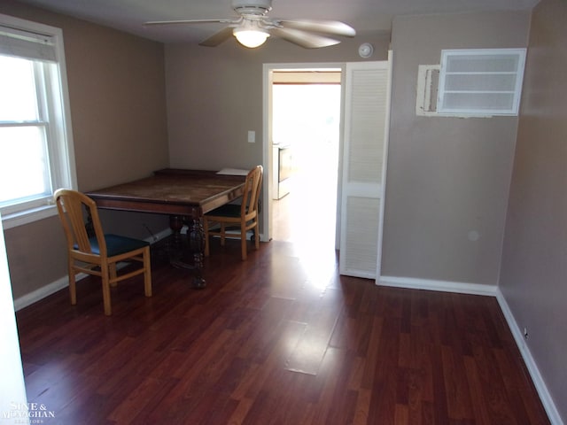 dining room with dark wood-type flooring and ceiling fan