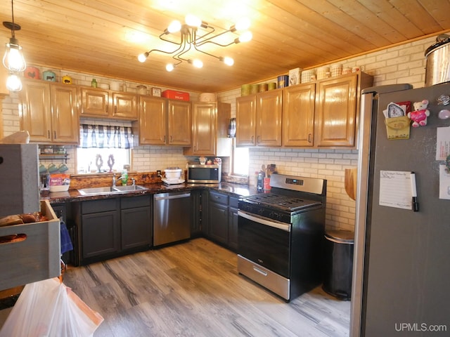 kitchen with appliances with stainless steel finishes, sink, wood ceiling, a notable chandelier, and light hardwood / wood-style flooring