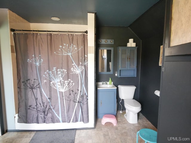 bathroom with vanity, toilet, and a shower with shower curtain