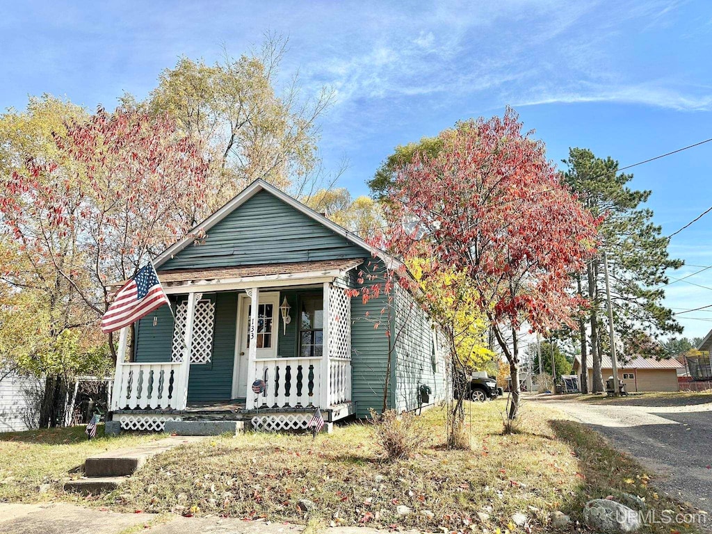 bungalow featuring covered porch