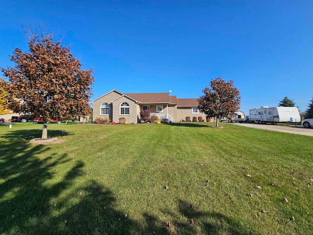 view of front facade with a front yard