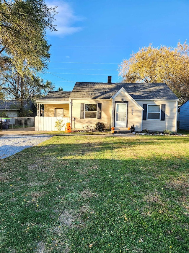 single story home with a front yard