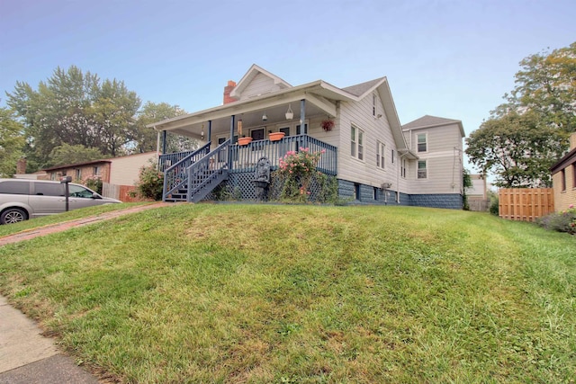 view of front of home featuring a porch and a front lawn