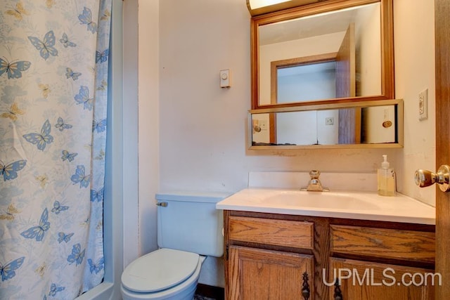 bathroom featuring vanity, a shower with curtain, and toilet