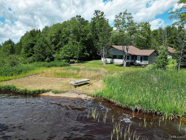 view of yard featuring a water view