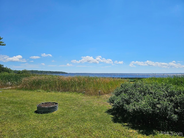 view of yard with a fire pit