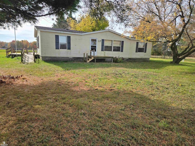 view of front of home featuring a front yard