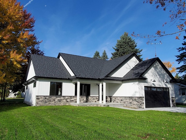 modern farmhouse featuring a porch, a front lawn, and a garage