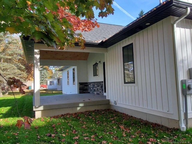 exterior space featuring a lawn