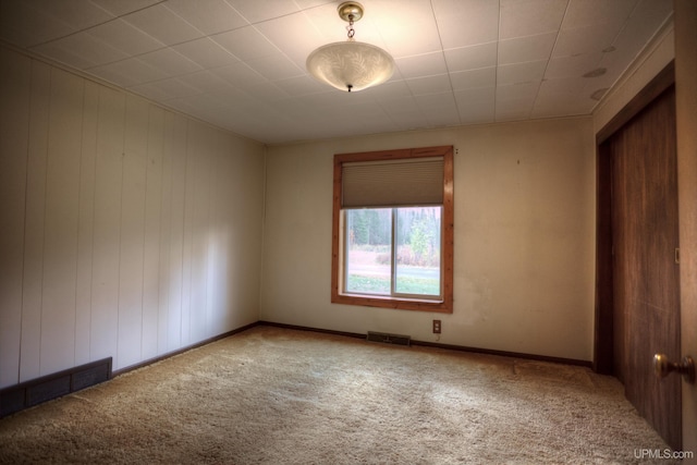 unfurnished room featuring carpet