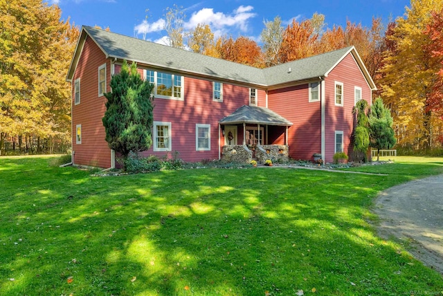 colonial-style house featuring a front yard