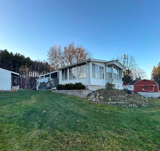 view of front of house with a front lawn