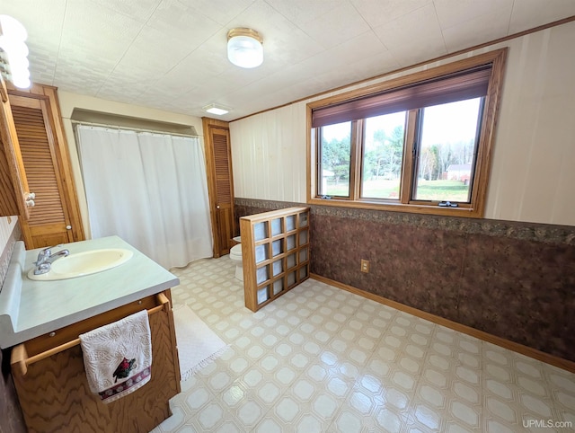 bathroom featuring vanity