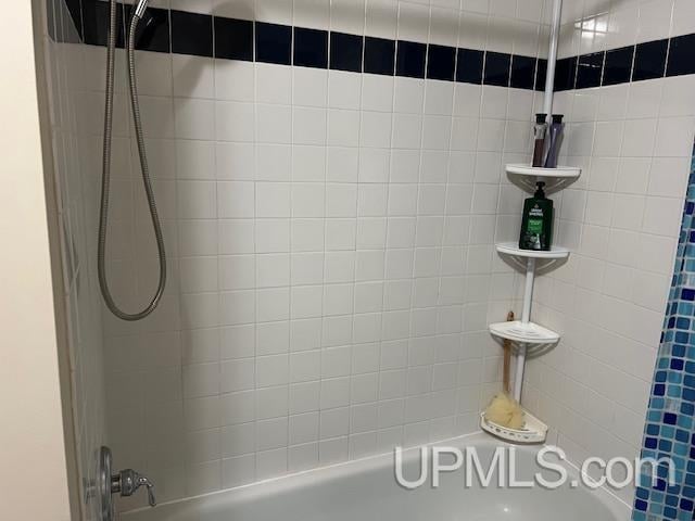 bathroom featuring shower / bath combo with shower curtain