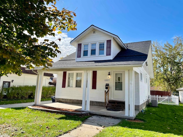 bungalow-style house featuring a front yard and covered porch