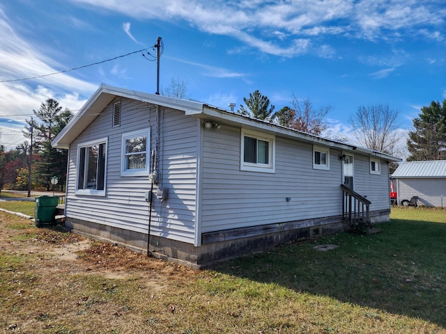 back of house featuring a yard