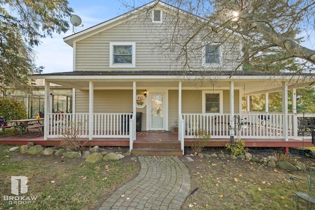 farmhouse featuring a porch