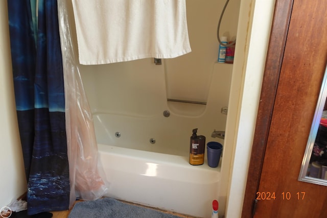 bathroom featuring shower / tub combo