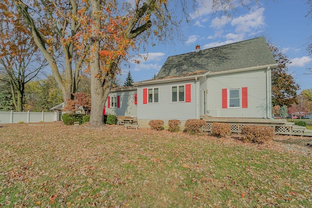 view of front of house with a front yard