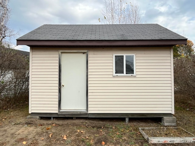 view of outbuilding