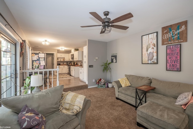 carpeted living room featuring ceiling fan