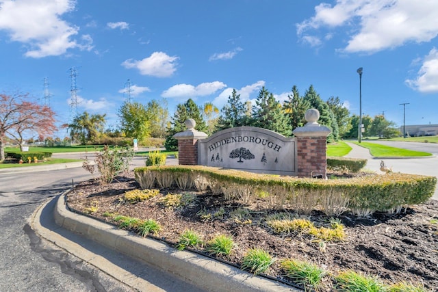 view of community / neighborhood sign