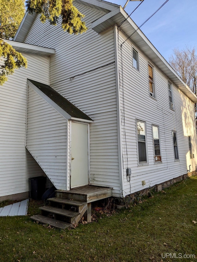 rear view of house featuring a lawn