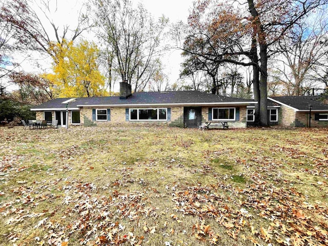 view of front of property with a front lawn