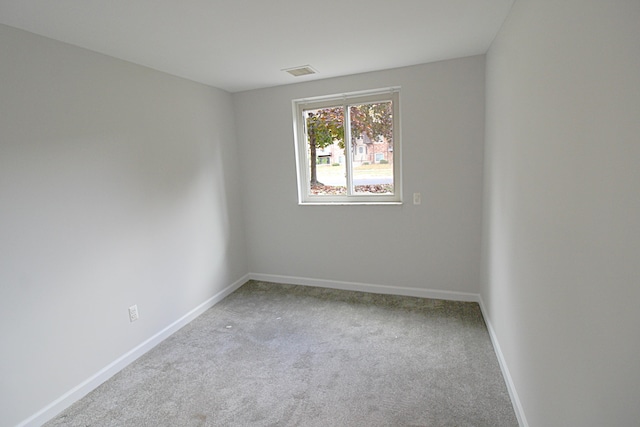 spare room featuring carpet floors