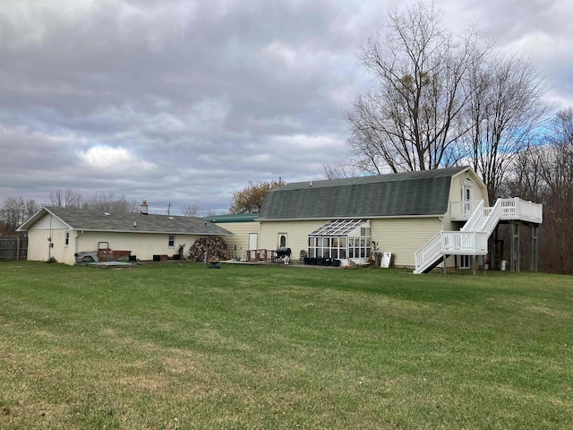 back of house featuring a lawn