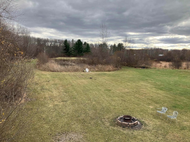 view of yard with a fire pit