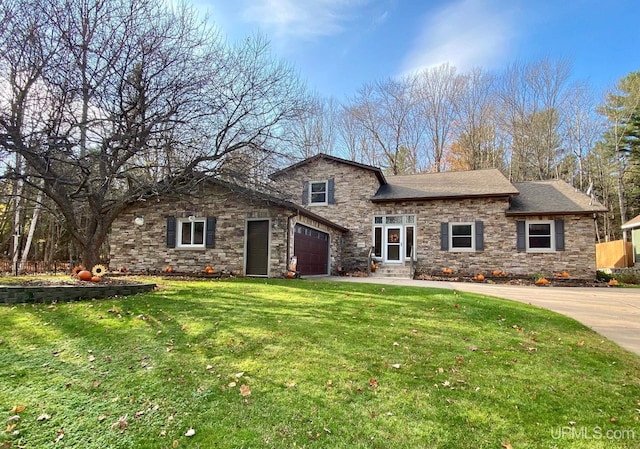 view of front of home featuring a garage and a front yard