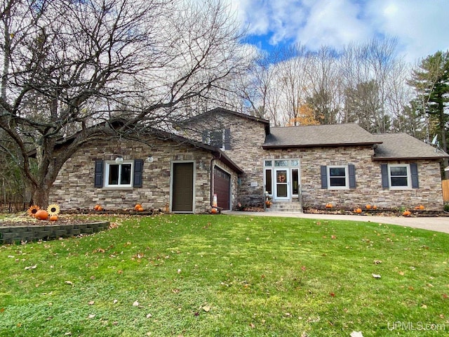 view of front of home featuring a front yard and a garage