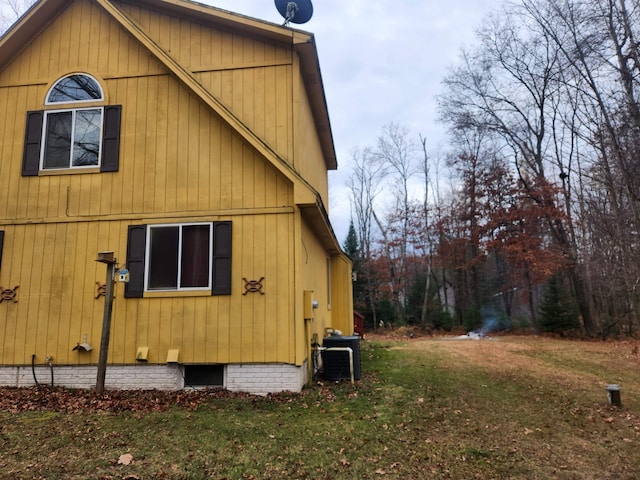 view of property exterior featuring a yard