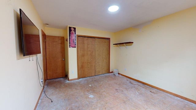 unfurnished bedroom featuring a closet