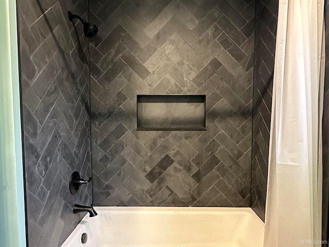 bathroom with shower / tub combo